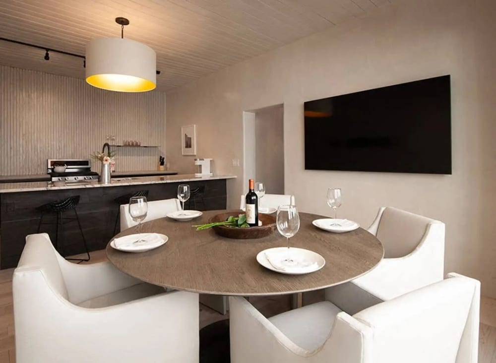 Palace Modern Residences at the Railyard
