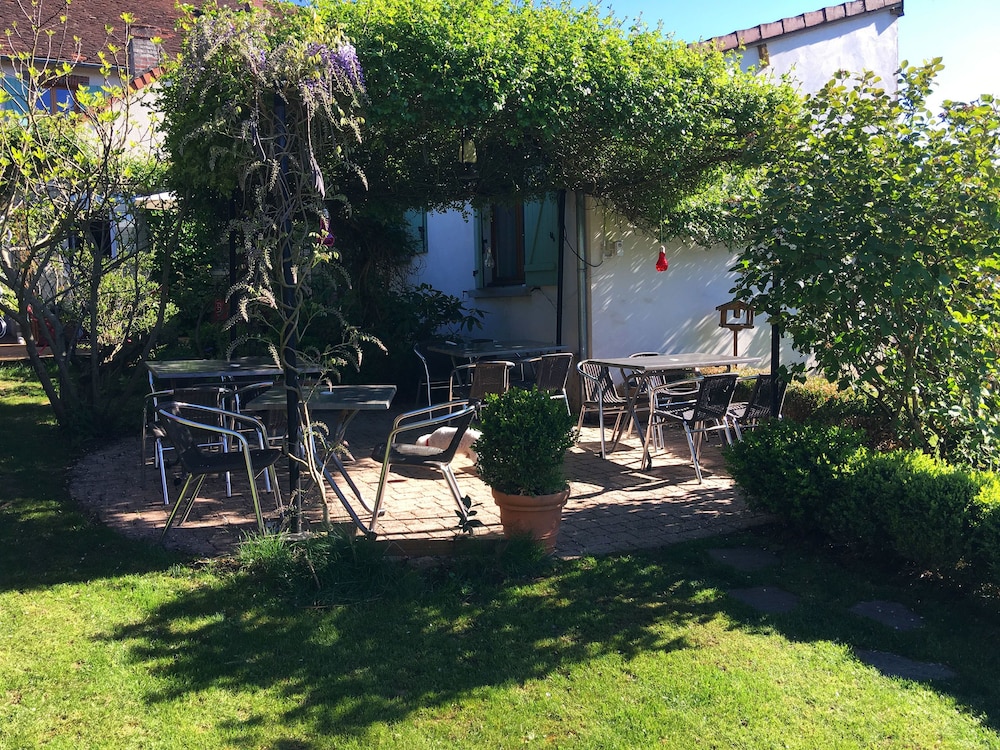 La Maison du Lac - Near Plage de Bonnu