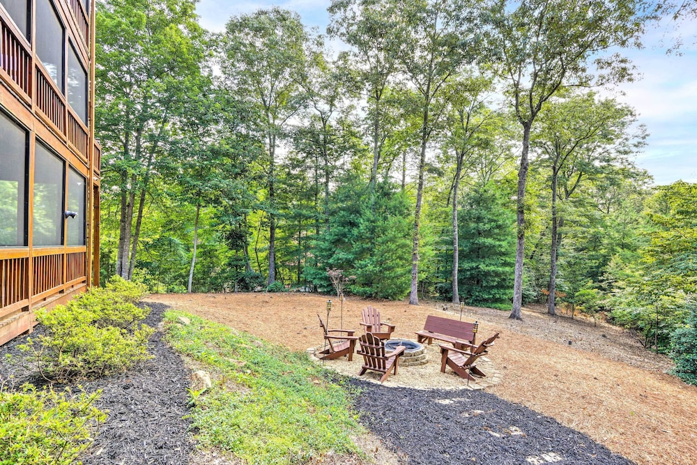 Serene Blue Ridge Cabin ~ 3 Mi to Downtown! view 3