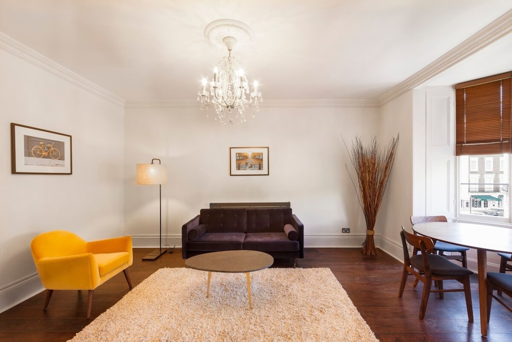 Elegant, Airy 2 Bedroom Flat in Paddington