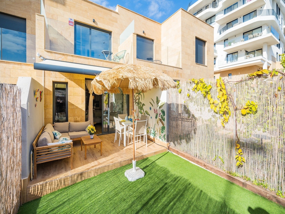 Villajoyosa Home With Shared Pool