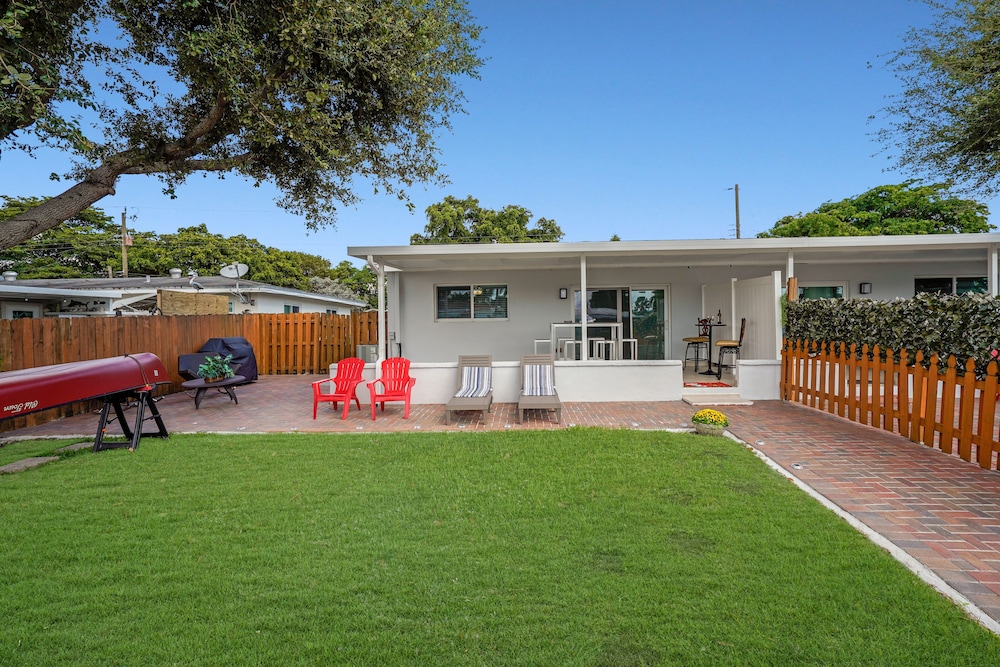 Sunny Waterside A in Dania Beach