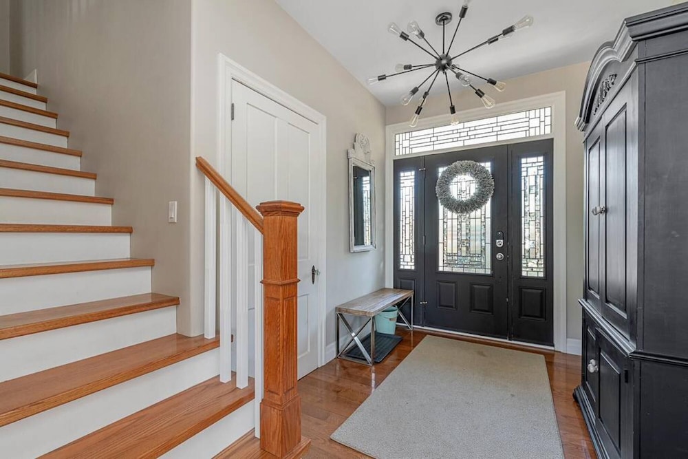 County Lakehouse - The Perfect Spot in PEC - Image 1