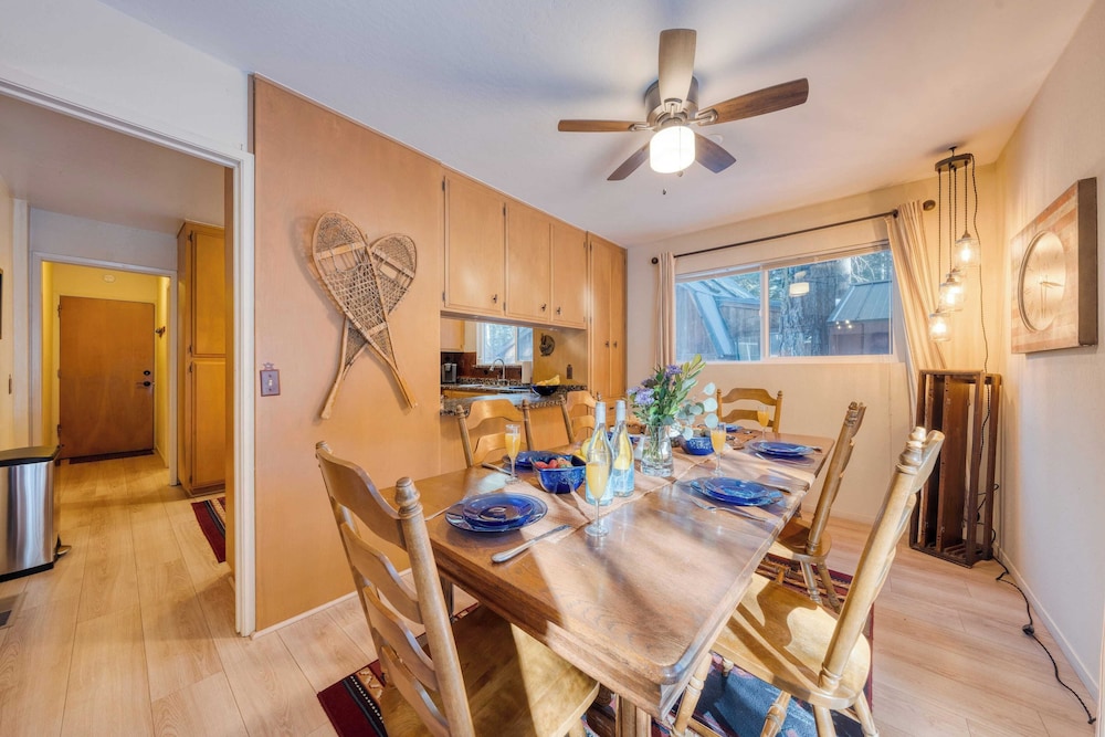 Mountain Cabin w/ Fireplace, Balcony & Easy Ski Access Bear Americana