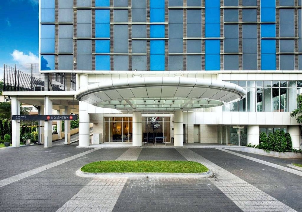 Two-bedroom Executive Serviced Apartment Oakwood Suites La Maison
