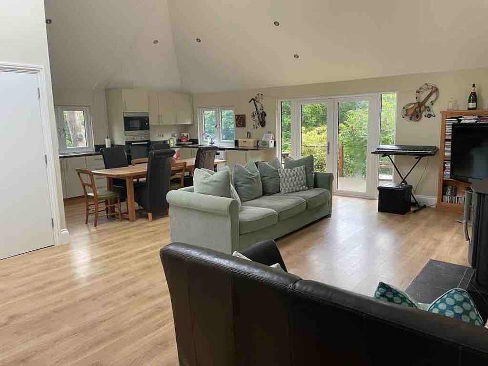 Cottage With Heated Indoor Pool Tennis Court- 2142