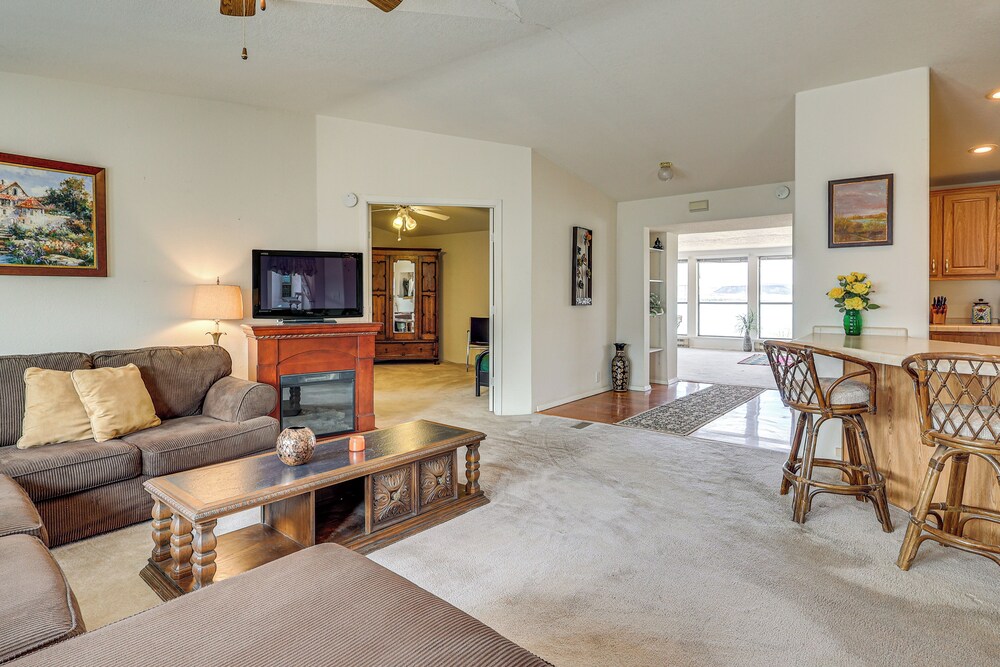 1 Mi to Lake: Home w/ Deck in Elephant Butte