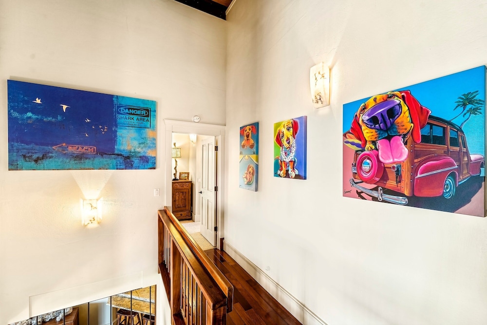 Beautiful Oceanfront - Air-conditioned - Sleeps 6 - Walk to Beach - Vrkcv