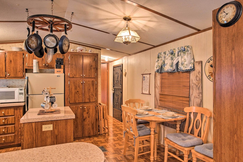 Cloudcroft Cabin w/ Deck: Near Skiing & Fishing!