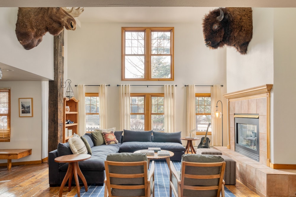 Holly by Avantstay In the Heart of Breckenridge w Hot Tub Game Room Roof Top Patio
