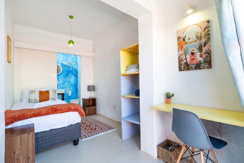 Funky Pet Friendly 2-bedroom Escape Bo-kaap