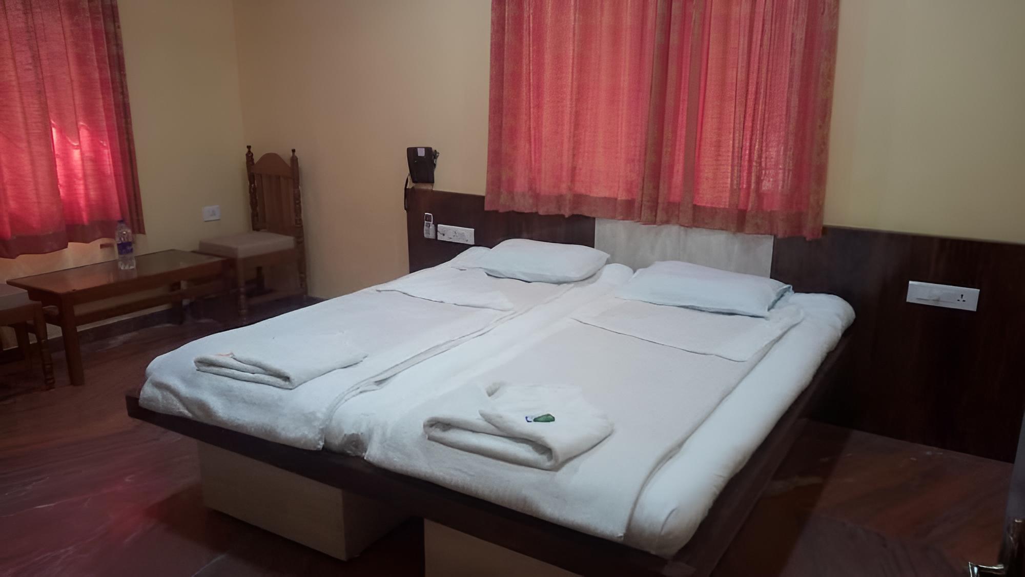 Meera Motels & Residency