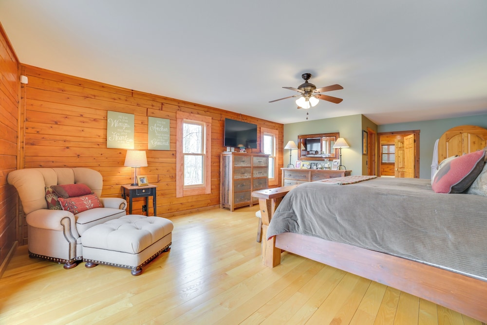 Deck + Beach Access: Lakefront Cabin in Levering!