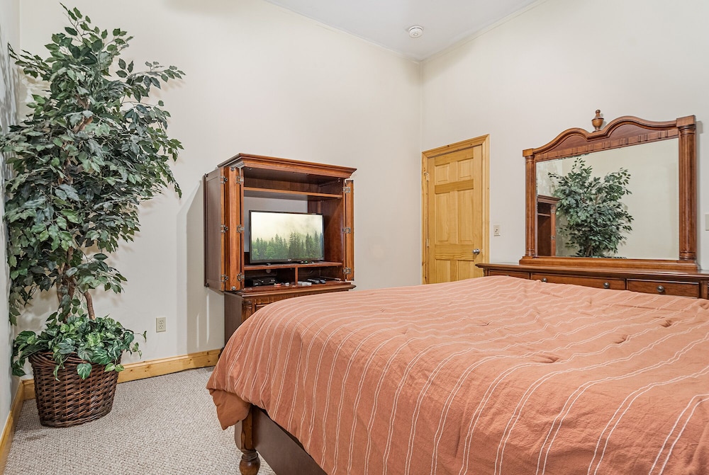 Lakeside Lodge view 3