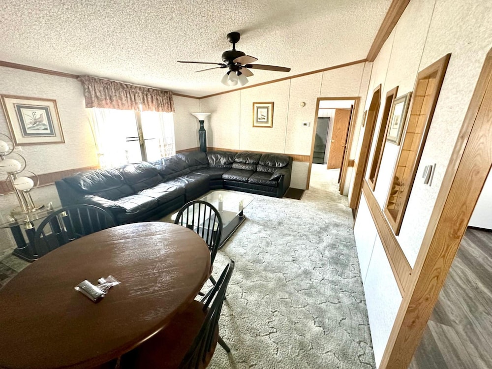 Secluded Lodge Farm Views 50 Acres Wifi