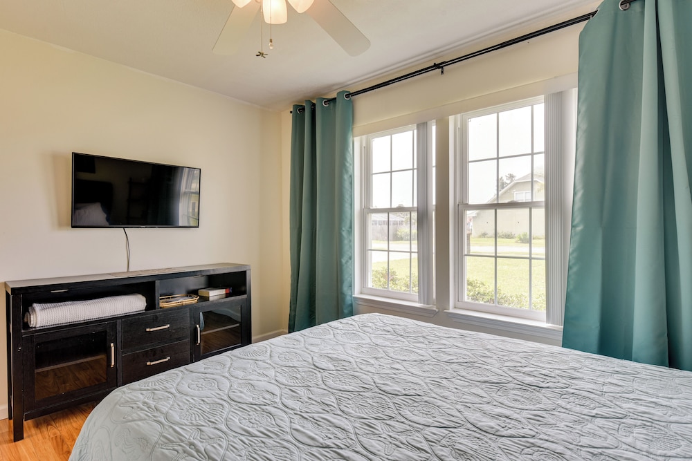 4 Mi to Downtown Panama City: Home w/ Patio!
