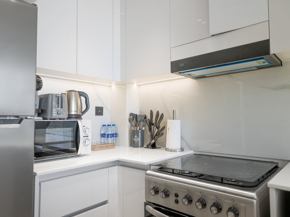 Easygo- Stylish 1bdr Binghatti Corner