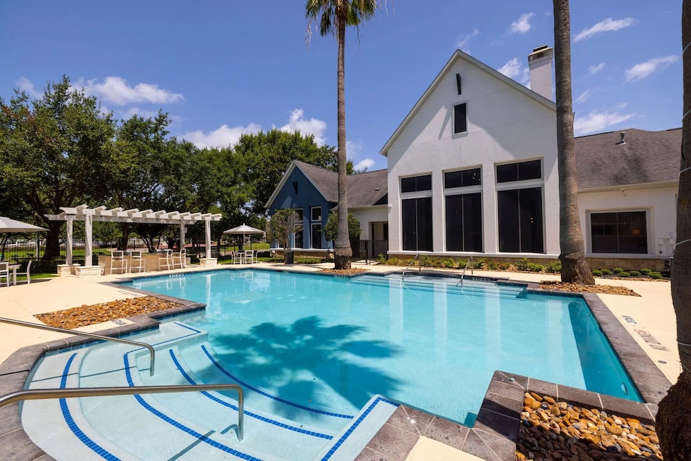 Landing Apartments Houston