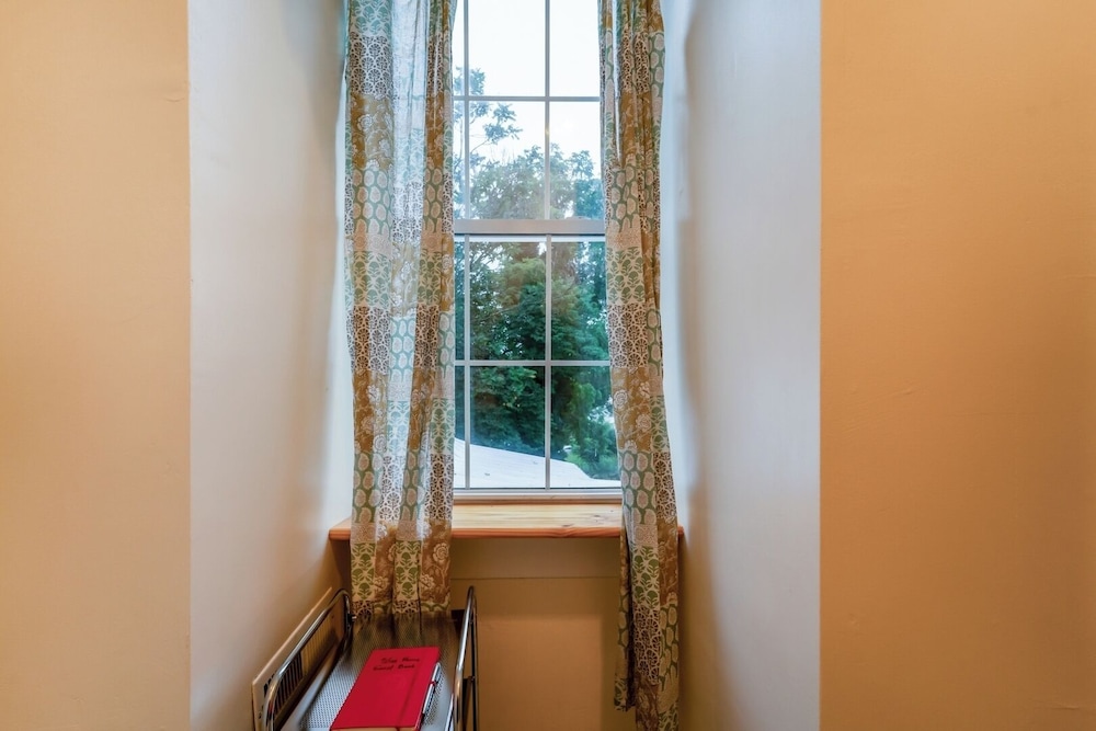 Central 4BR Historic Gem Near Colleges