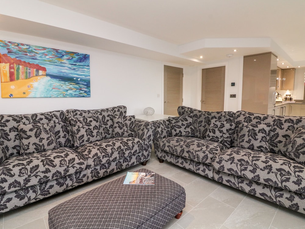 1 Arlington Villas