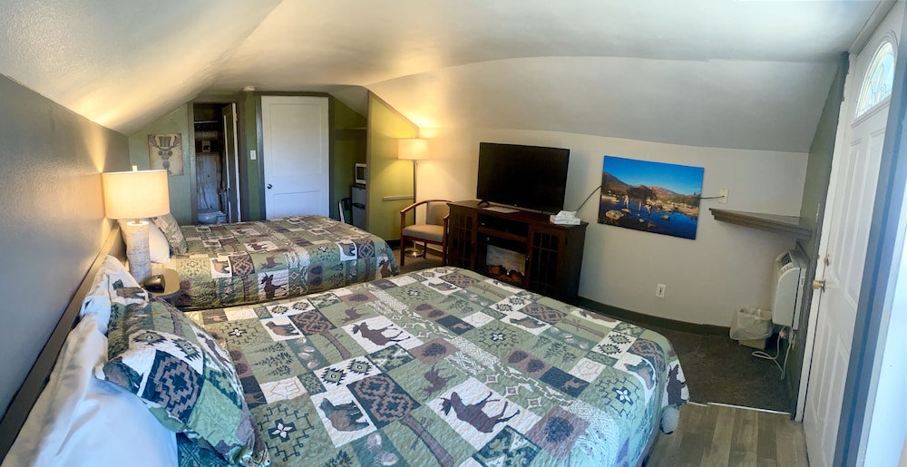 Moosehead Lodge & Cabins