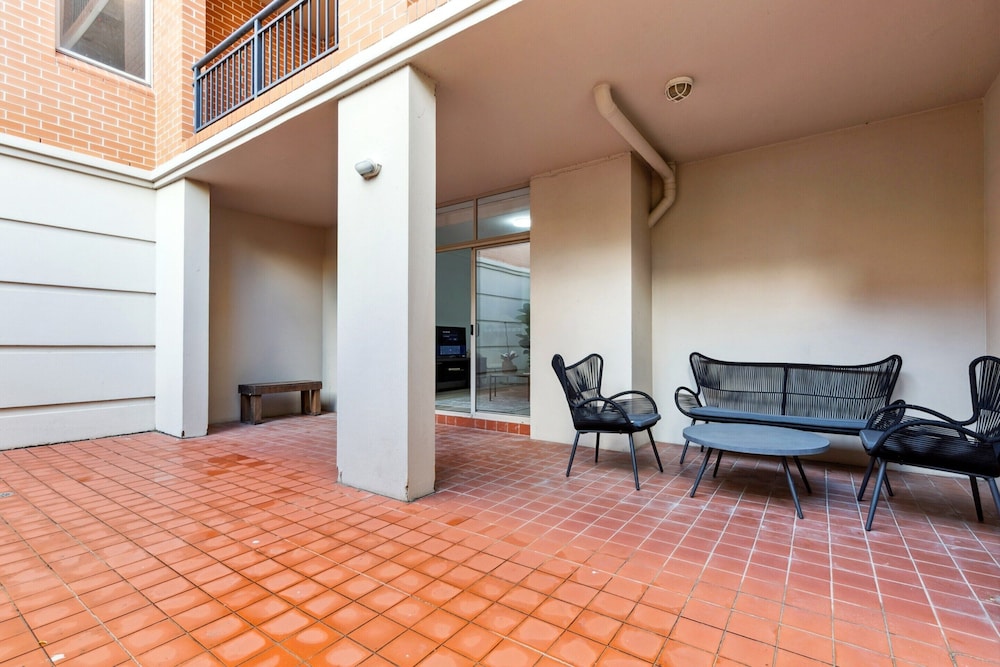 Bright Inner-west Stay With Pool Access