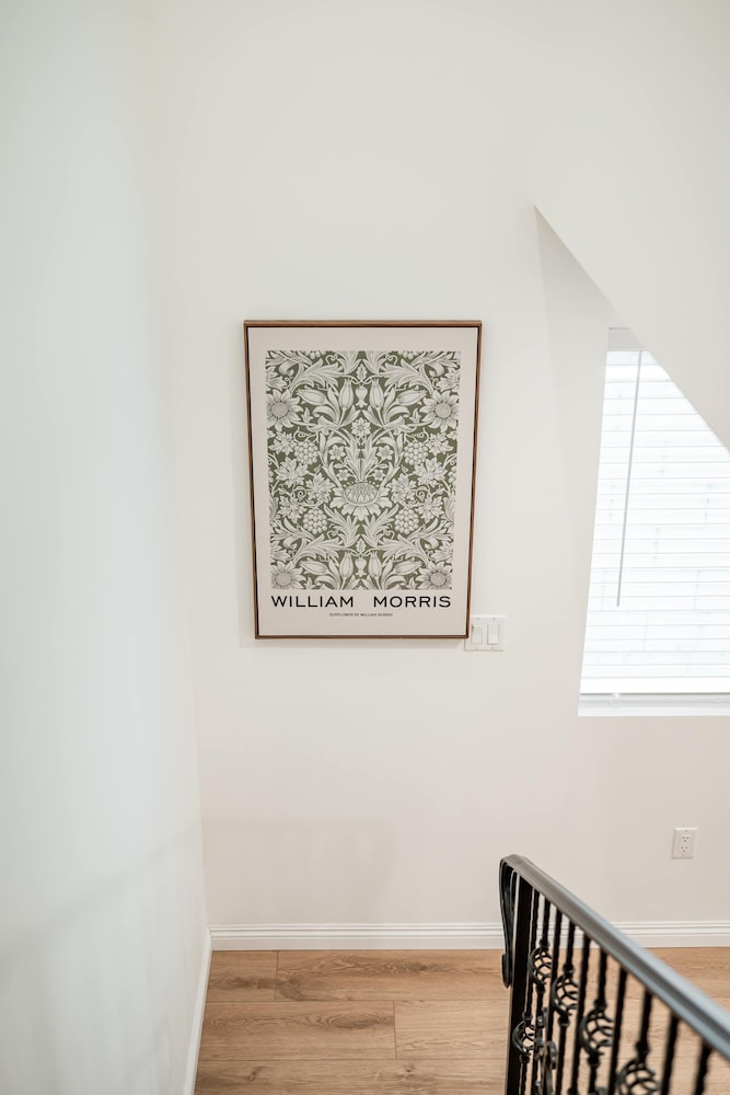 Cozy Modern Stay in Alhambra 30plus Days Welcome