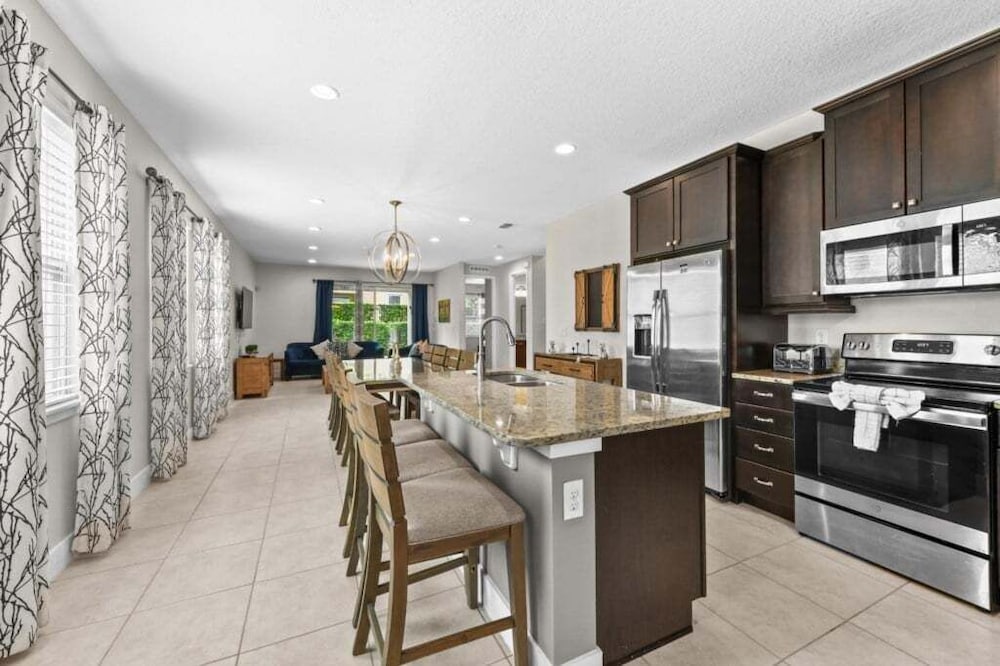 Elegant 8br Retreat W/ Private Pool, Spa & Family-friendly Comfort 8 Bedroom Villa