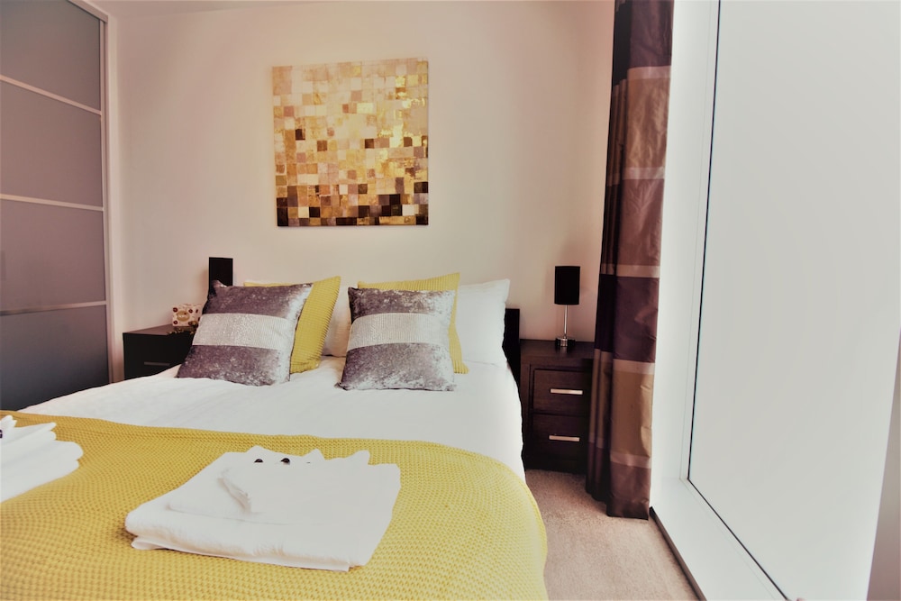 Solace Apartment Milton Keynes view 3