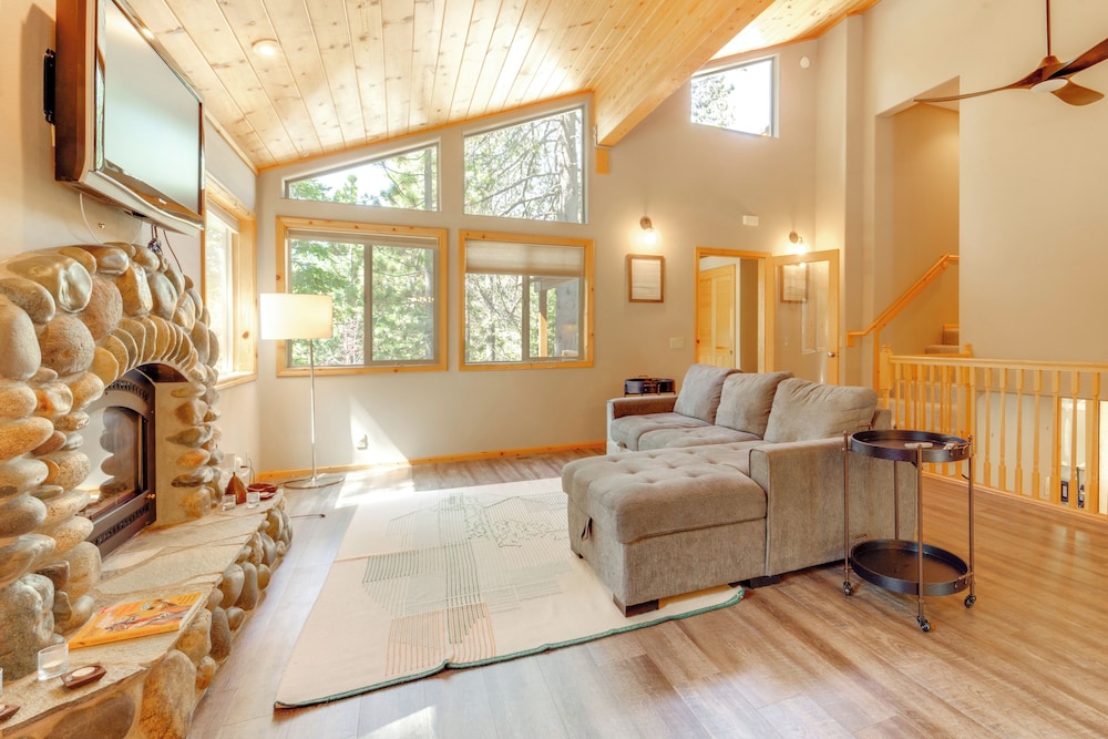 Near Ski Resorts & Trails: Truckee Home w/ Hot Tub