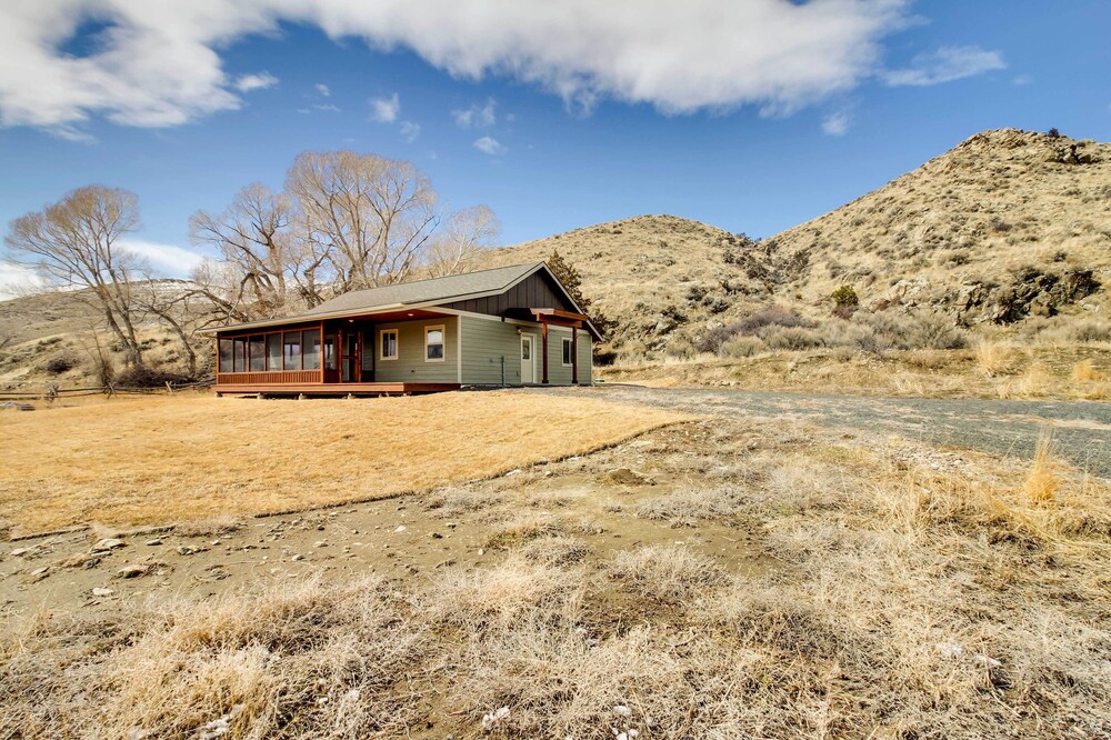 Beautiful Jefferson River Cabin w/ Mountain Views! - Property Image 4