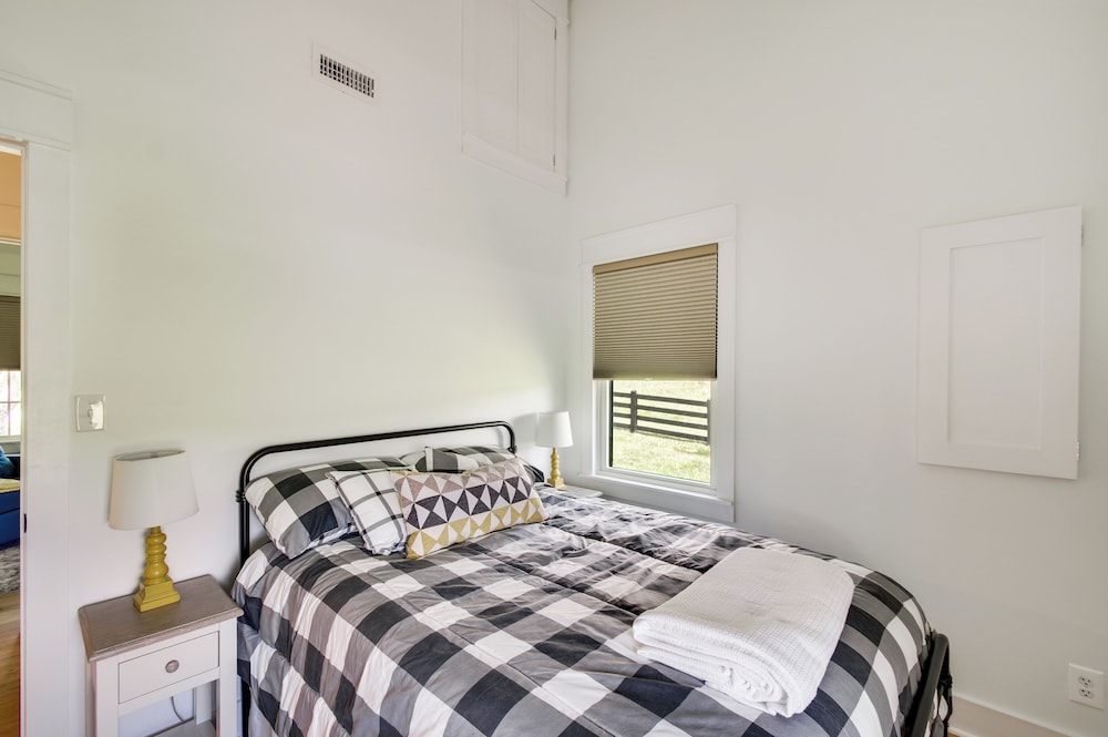Modern Altavista Farmhouse w/ Countryside Views view 3