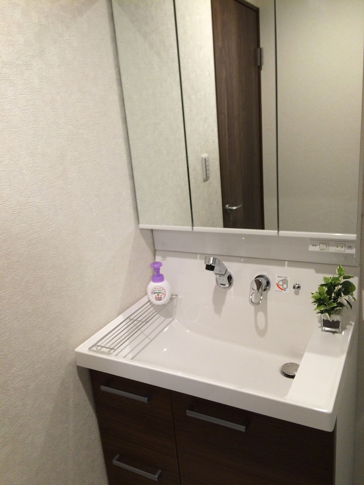 Kasai Guest House, 4min to Kasai Sta, Direct buses to Airport & Disney