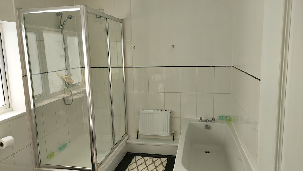 Victoria Heights - Beautiful 3-bed in Gillingham K view 2