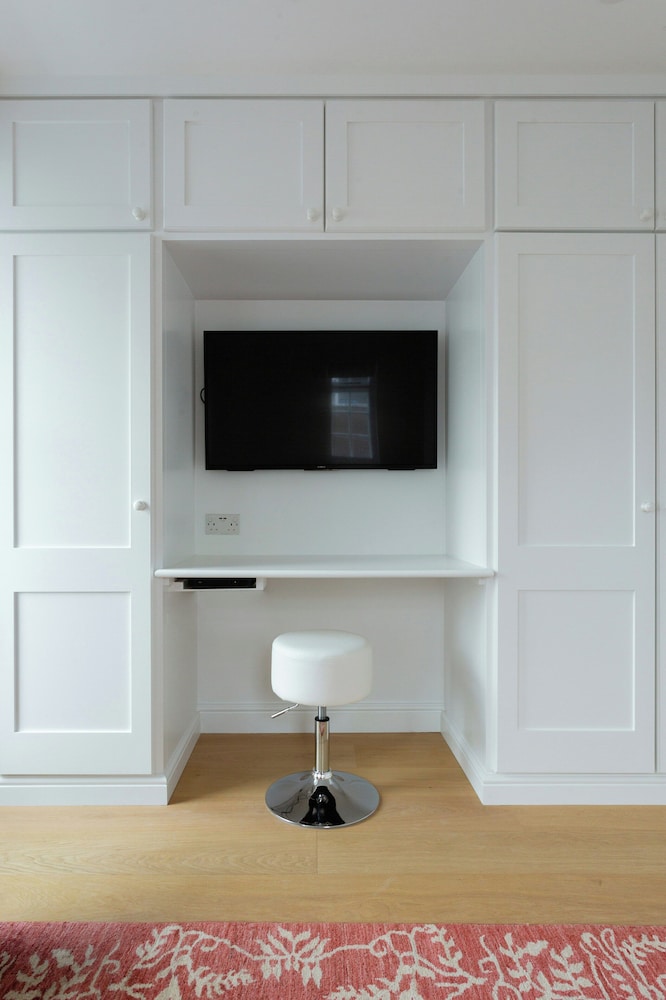 Edge Street IV by Onefinestay