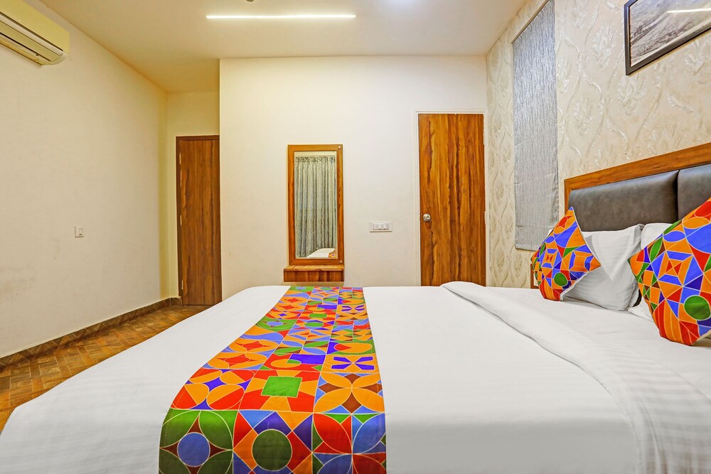 FabHotel Emerald Suites - Near MG Road Metro Station