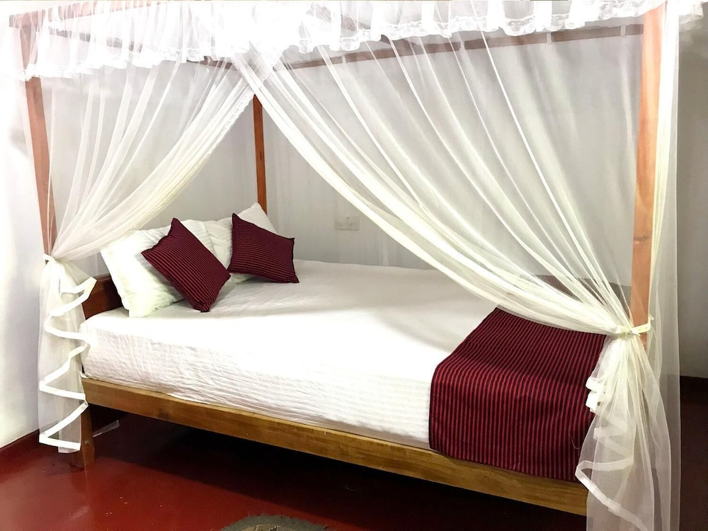 Damith Tourist Inn