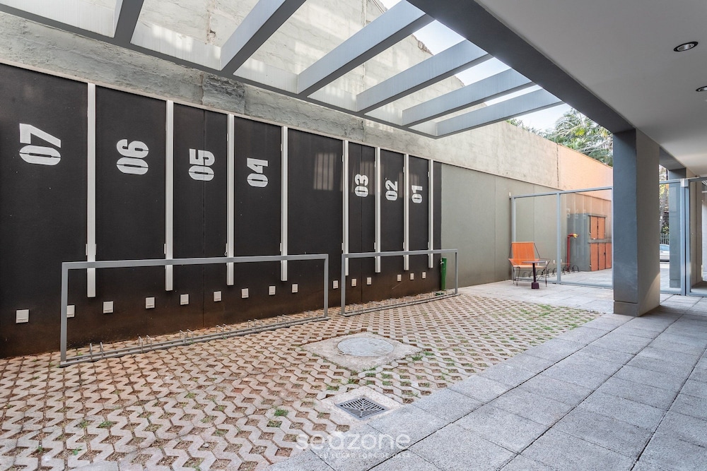 Studio 300m From the Indianopolis Metro Ois1003