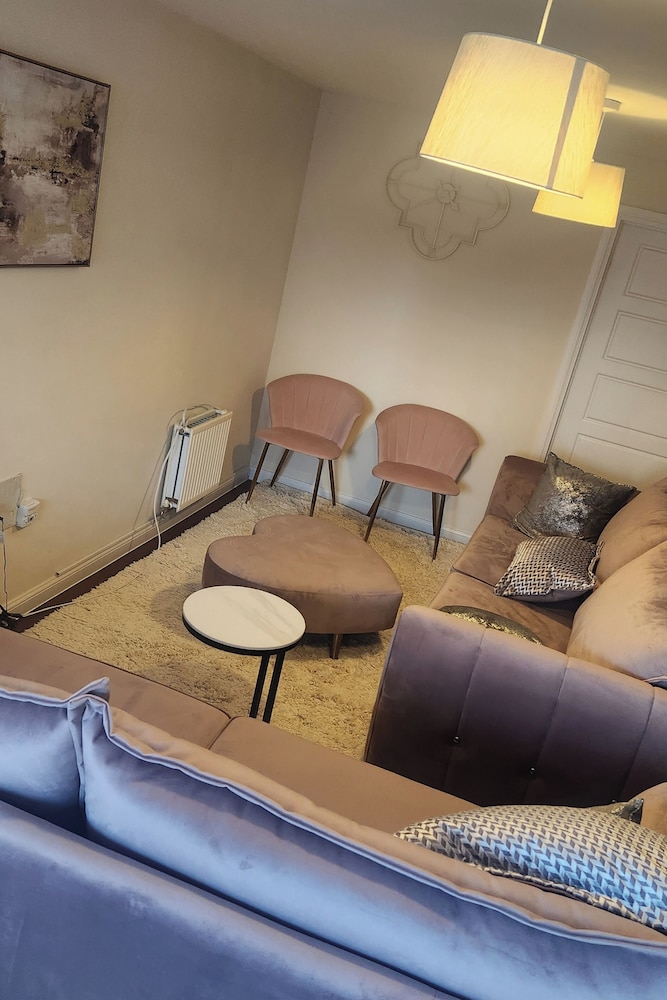 1 Bed - Sleeps 4 - Wolverhampton City Centre