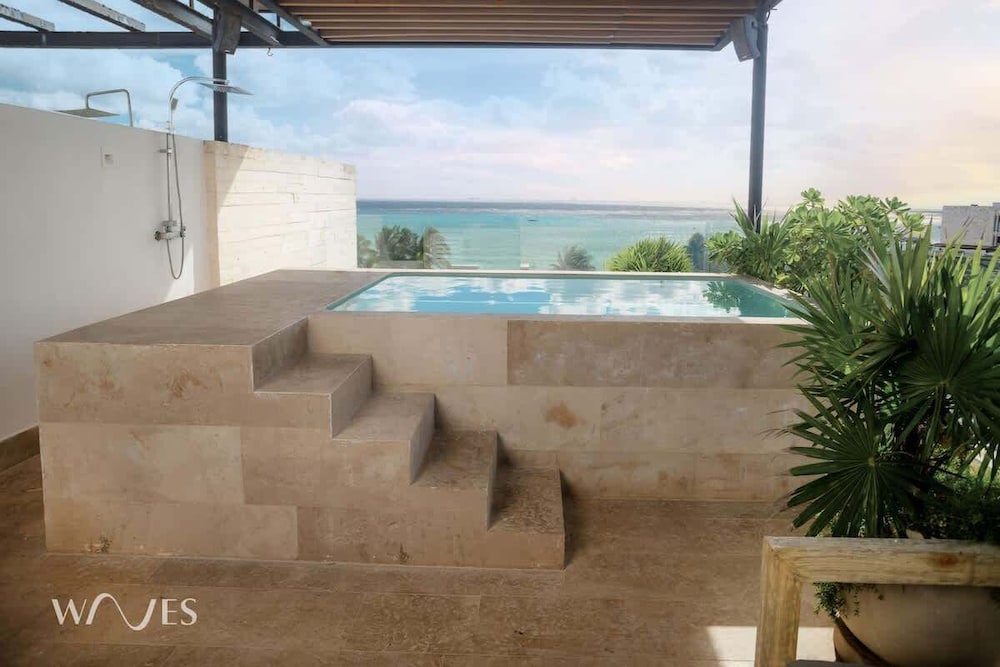 3 Br. Ocean Front PH With Stunning Views