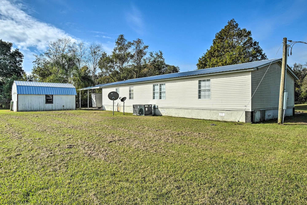 Palatka Hideaway w/ Fireplace & Private Porch view 2
