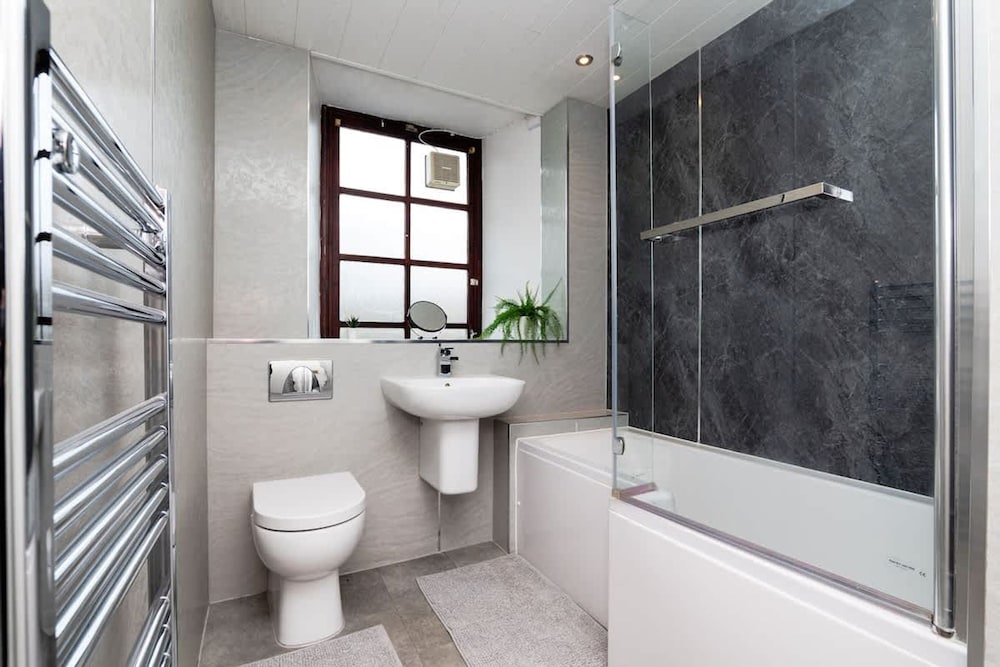 2 Bed Flat-ground Floor-parking