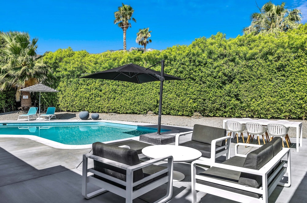 Bright & Harmonious Oasis