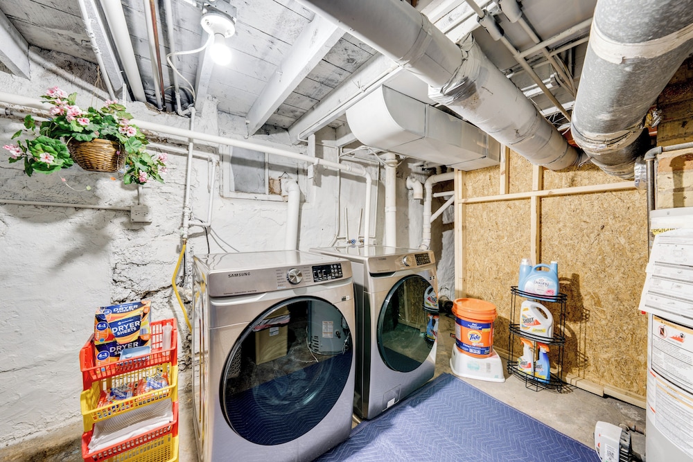 1 Mi to Dtwn Elgin: Dutch Colonial w/ Lovely Patio