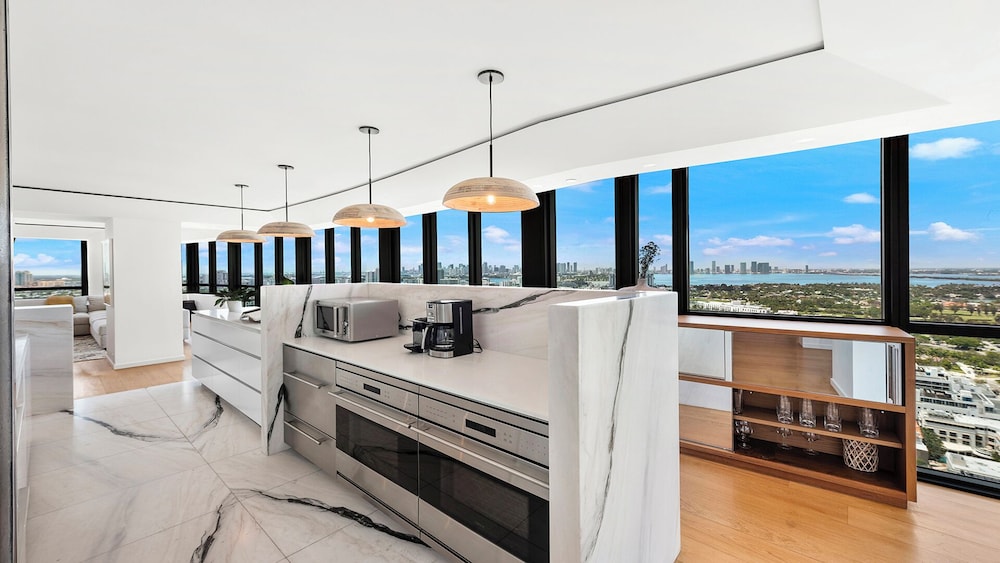 Luxury Vacation Rentals at The Setai by LRMB