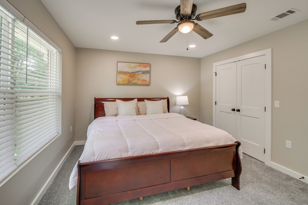 6 Mi to Dtwn: Hot Springs Abode w/ Yard!