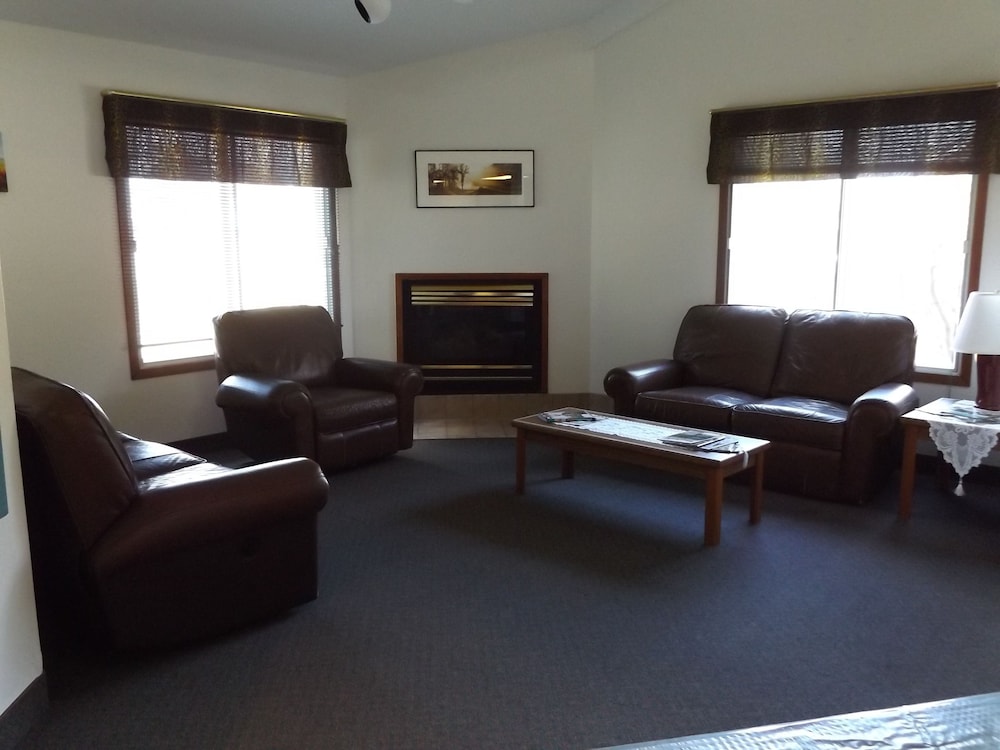 Nisswa Hotel and Suites view 2