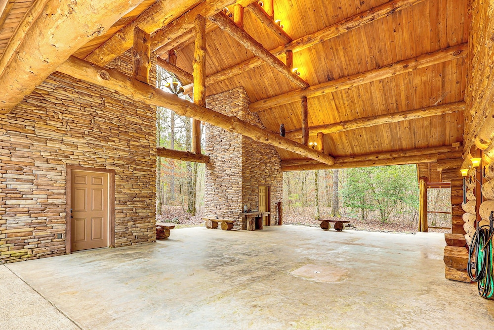 Fish, Boat & Hike: Pet-friendly Cabin in Arkansas