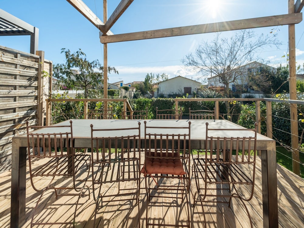 Spacious Stay by Serignan Sea
