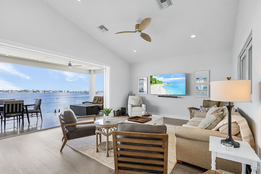 319 Bay & Beach Blessings: Pool Home W/ Water Views! 4 Bedroom Home